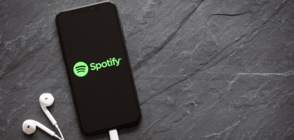 Сервис Spotify назвал музыкантов, которых россияне слушали чаще всего в уходящем году