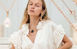 Модный и эффектный прием: носим несколько цепочек сразу