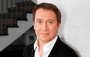 Евгений Миронов показал 7-летнего сына
