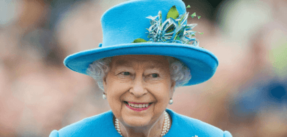 Елизавета II намерена подать в суд на принца Гарри