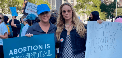 Дженнифер Лоуренс и Эми Шумер пришли на митинг против запрета абортов