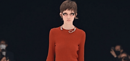 Бренд Givenchy раскритиковали за украшение в форме петли на шею