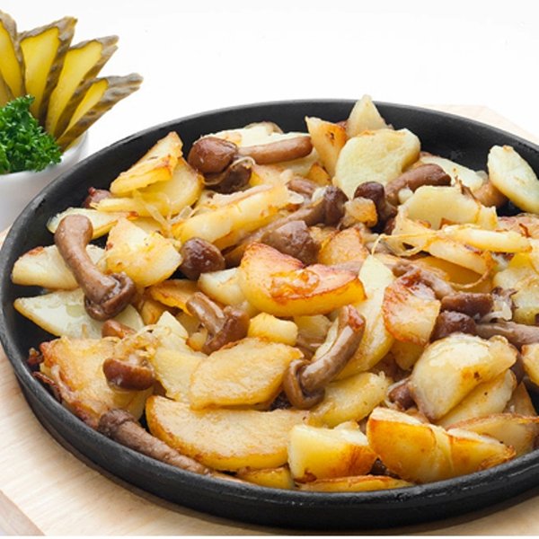Жареный картофель с грибами и луком