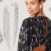 Блеск в одежде, аксессуарах, маникюре и украшениях – самая выигрышная идея для новогодней ночи