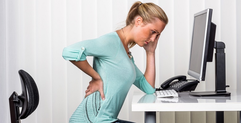 Боремся с последствиями сидячей работы: простые упражнения для спины