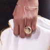 Слейв-браслеты снова актуальны, или Как носить кольцо и браслет в одном украшении