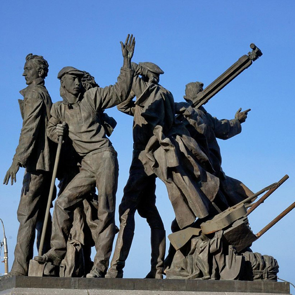 Памятник Первостроителям