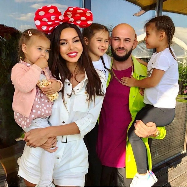 Оксана Самойлова с семьей