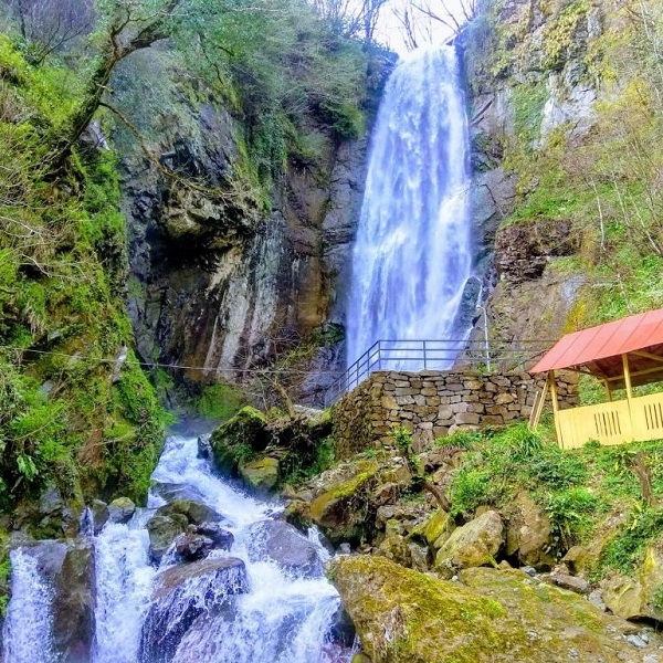 Водопад Махунцети