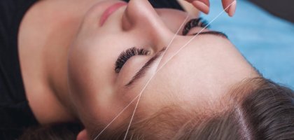 Тридинг бровей: как корректируют брови нитью и в чем плюсы процедуры