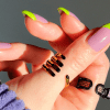 Камни, френч 2.0, aura nails и еще 11 трендов в маникюре на следующий год