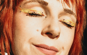Тренды макияжа на 2023 год: от оранжевых теней до цветной туши