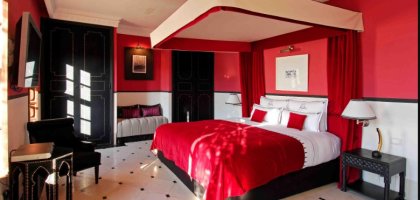 Красная спальня в интерьере: особенности, фото, для каких стилей подойдет