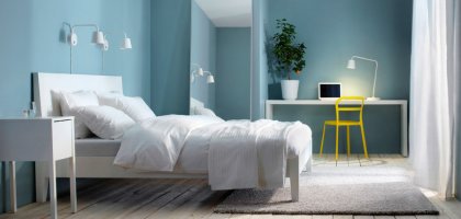 Голубая спальня в интерьере: особенности, фото, для каких стилей подойдет