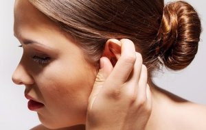 Почему «горят» уши с точки зрения медицины