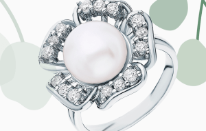 Этой весной вам не обойтись без кольца и сережек с жемчугом, как в коллекции Givenchy