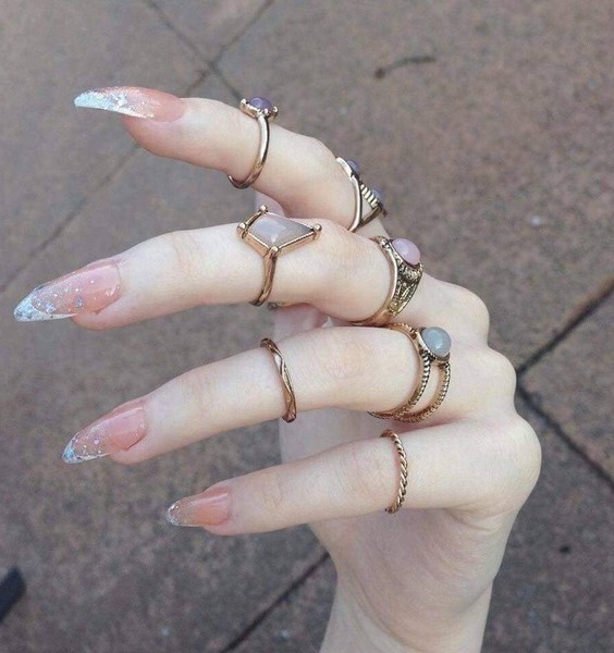 Прозрачный маникюр