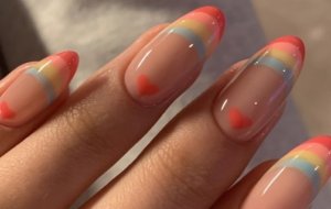 Френч на миндалевидные ногти: варианты с дизайном и без, яркие и классика