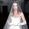 Джулия Фокс примерила свадебное платье 