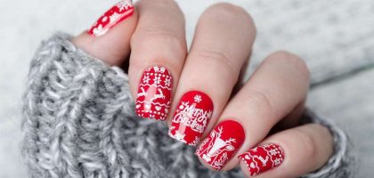 Красный новогодний маникюр на короткие и длинные ногти: варианты с фото