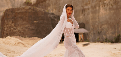 Айза-Лилуна Ай прокомментировала снимки в свадебном платье 