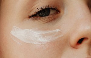 Стойкий макияж для жирной кожи: 9 советов от эксперта