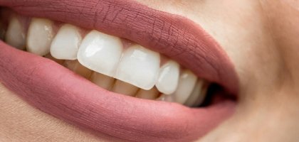Не только щетка и паста: нужные средства для ухода за зубами