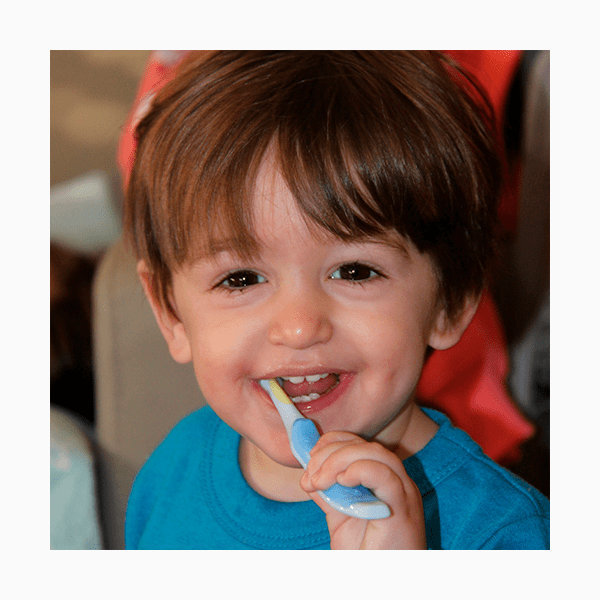 «Не хочу!», или Как привить ребенку любовь к чистке зубов