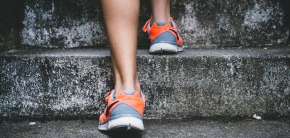 Ходьба по лестнице для похудения: правильная техника и нюансы