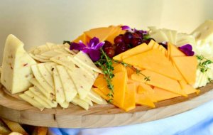 Как правильно хранить сыр, чтобы он не плесневел