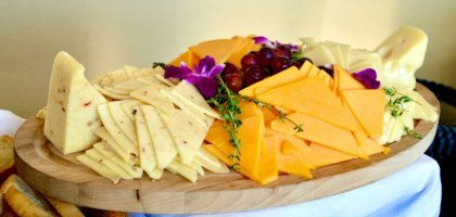 Как правильно хранить сыр, чтобы он не плесневел