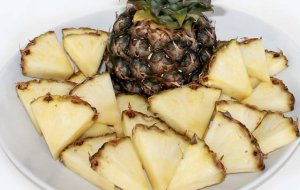 Салаты с ананасами: интересные и вкусные рецепты