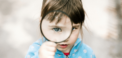 Ребенок «закатывается»: нормально ли это? Отвечает невролог