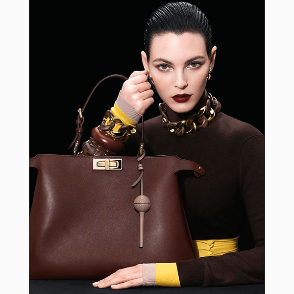 Колье и водолазка – самое комфортное сочетание для холодов по версии Fendi