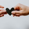Неуверенность в отношениях: почему появляется и как разрешить эту ситуацию
