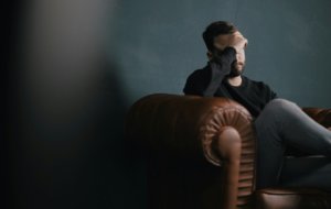 Чувство вины за прошлое и ошибки: как перестать винить себя?