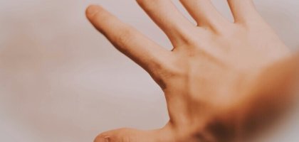 О чем говорят холодные руки у мужчины?