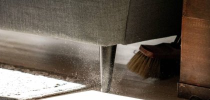 Как быстро и просто убрать пыль в труднодоступных местах