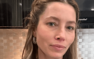 Джессика Бил поделилась, почему решила создать винный бренд