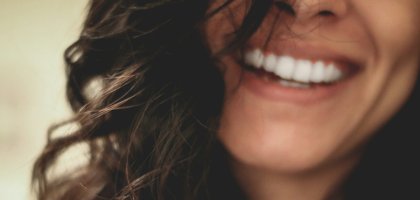 Как научиться красиво улыбаться? Советы и упражнения