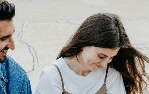 Мужчина-бабник: признаки и как его распознать?