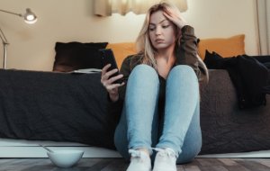 Как перестать следить за бывшим в соцсетях?