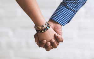 Почему скучно в отношениях и как быть?