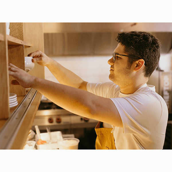 Муж не помогает по дому – как исправить это без стресса