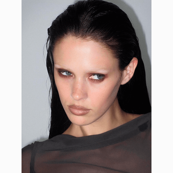 Самый модный цвет помады на осень – коричневый