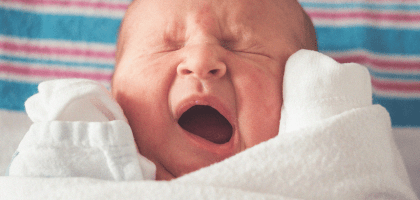 Пеленание, карусель, утяжеленное одеяло: почему это методы лечения будущего? Объясняет невролог