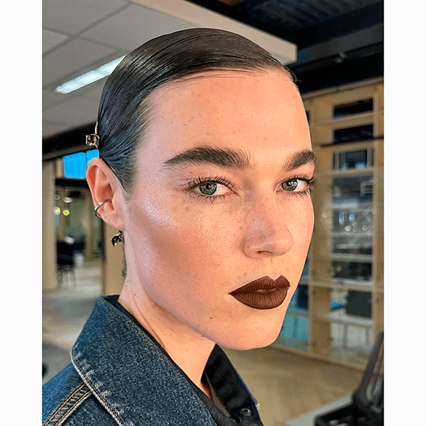 Самый модный цвет помады на осень – коричневый