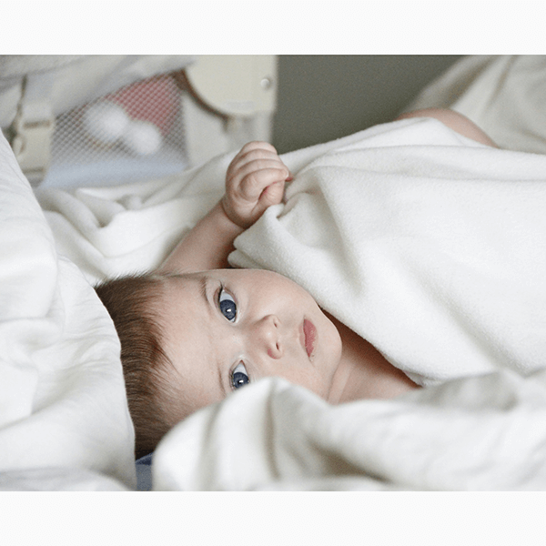 Пеленание, карусель, утяжеленное одеяло: почему это методы лечения будущего? Объясняет невролог