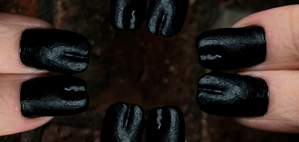 Для Хеллоуина и не только: что такое трендовый маникюр tabi nails