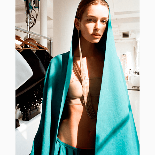 Этой осенью носим зрелищные серьги-нити, как на показах Fendi и Alaïa